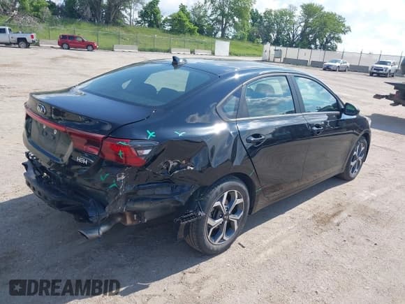 ✅ 2021 Kia Forte LXS • VIN: 3KPF24AD6ME287337 • Lot: 42376196. Listed on IAAI with 31,406 mi. Free auction sales archive from the USA and detailed vehicle history report at DreamBid. Image 4.
