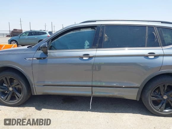 ✅ 2023 Volkswagen Tiguan SE R-Line Black • VIN: 3VVCB7AX7PM002428 • Лот: 42510090. Опубликован ранее на IAAI с пробегом 31 362 миль. Бесплатный доступ к архиву аукционных продаж из США и подробный отчёт об истории автомобиля на DreamBid. Изображение 15.