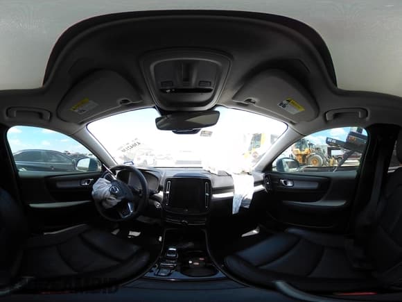 ✅ 2023 Volvo XC40 Ultimate Bright Theme • VIN: YV4L12UF8P2085671 • Лот: 43042130. Опубликован ранее на IAAI с пробегом 23 910 миль. Бесплатный доступ к архиву аукционных продаж из США и подробный отчёт об истории автомобиля на DreamBid. Изображение 18.