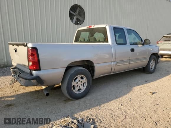 ✅ 2004 Chevrolet Silverado 1500 LS • VIN: 2GCEC19V841152992 • Лот: 75424224. Опубликован ранее на Copart с пробегом 132 330 миль. Бесплатный доступ к архиву аукционных продаж из США и подробный отчёт об истории автомобиля на DreamBid. Изображение 3.