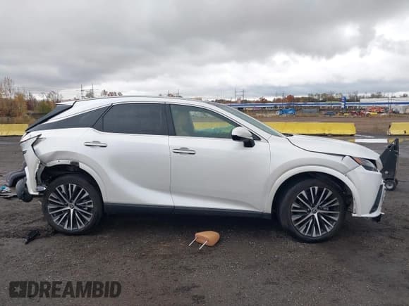 ✅ 2023 Lexus RX 350h Luxury • VIN: 2T2BBMCA7PC012110 • Лот: 43668605. Опубликован ранее на IAAI с пробегом 18 416 миль. Бесплатный доступ к архиву аукционных продаж из США и подробный отчёт об истории автомобиля на DreamBid. Изображение 12.