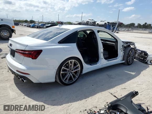 ✅ 2021 Audi S6 Prestige • VIN: WAUFFAF28MN080144 • Lot: 50894374. Listed on Copart with 24,404 mi. Free auction sales archive from the USA and detailed vehicle history report at DreamBid. Image 3.