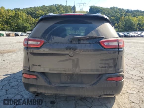 ✅ 2016 Jeep Cherokee Limited • VIN: 1C4PJMDB0GW357569 • Lot: 70977485. Wystawiony na Copart z przebiegiem 122 990 mil. Bezpłatny archiwum sprzedaży aukcyjnych z USA i szczegółowy raport historii pojazdu na DreamBid. Zdjęcie 6.