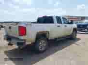 2017 Chevrolet Silverado 2500HD Work Truck z VIN 1GC2KUEG5HZ310393, wystawiony jako IAAI lot #42609076 z przebiegiem 108 885 mil mil oraz . Historia ofert i sprzedaży dostępna na DreamBid. Obrazek 4.