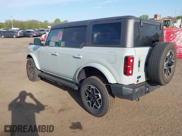 ✅ 2023 Ford Bronco • VIN: 1FMDE5BH3PLA90591 • Lot: 42127867. Wystawiony na IAAI z przebiegiem 34 616 mil. Bezpłatny archiwum sprzedaży aukcyjnych z USA i szczegółowy raport historii pojazdu na DreamBid. Zdjęcie 3.