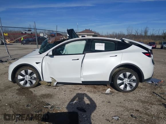 ✅ 2022 Tesla Model Y Long Range • VIN: 7SAYGDEE4NF432760 • Lot: 43765345. Wystawiony na IAAI z przebiegiem Nie podano. Bezpłatny archiwum sprzedaży aukcyjnych z USA i szczegółowy raport historii pojazdu na DreamBid. Zdjęcie 14.