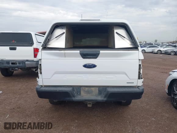 ✅ 2018 Ford F-150 XL • VIN: 1FTEW1EG9JKF64073 • Lot: 43423301. Wystawiony na IAAI z przebiegiem 103 674 mil. Bezpłatny archiwum sprzedaży aukcyjnych z USA i szczegółowy raport historii pojazdu na DreamBid. Zdjęcie 16.