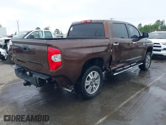 ✅ 2017 Toyota Tundra Platinum • VIN: 5TFAW5F14HX620532 • Лот: 41932248. Опубликован ранее на IAAI с пробегом 100 101 миль. Бесплатный доступ к архиву аукционных продаж из США и подробный отчёт об истории автомобиля на DreamBid. Изображение 4.