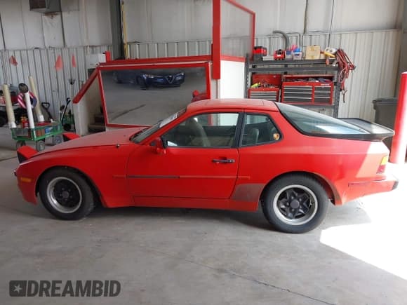 ✅ 1983 Porsche 944 • VIN: WP0AA0944DN461220 • Lot: 42813005. Listed on IAAI with 34,703 mi. Free auction sales archive from the USA and detailed vehicle history report at DreamBid. Image 14.