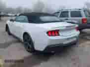 2025 Ford Mustang EcoBoost Premium z VIN 1FAGP8UH1S5110897, wystawiony jako IAAI lot #43585005 z przebiegiem 15 065 mil mil oraz . Historia ofert i sprzedaży dostępna na DreamBid. Obrazek 3.