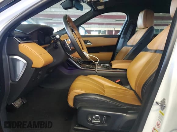 ✅ 2018 Land Rover Range Rover Velar R-Dynamic HSE • VIN: SALYM2RV0JA759043 • Lot: 82174585. Wystawiony na Copart z przebiegiem 71 436 mil. Bezpłatny archiwum sprzedaży aukcyjnych z USA i szczegółowy raport historii pojazdu na DreamBid. Zdjęcie 7.