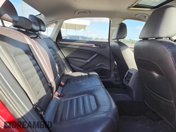 ✅ 2017 Volkswagen Passat SEL Premium • VIN: 1VWCT7A33HC085509 • Lot: 90846355. Wystawiony na Copart z przebiegiem 151 744 mil. Bezpłatny archiwum sprzedaży aukcyjnych z USA i szczegółowy raport historii pojazdu na DreamBid. Zdjęcie 10.