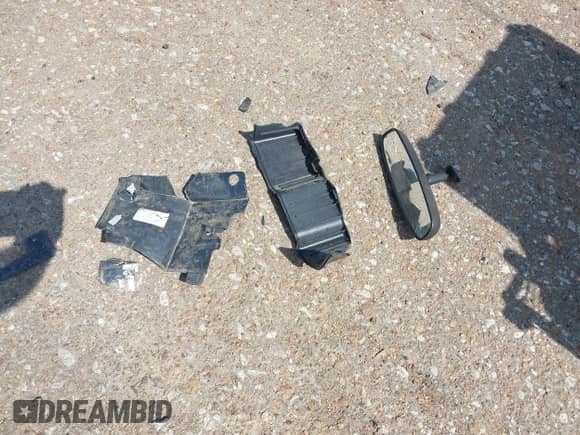 2005 Dodge Neon SXT z VIN 1B3ES56C35D142648, wystawiony jako IAAI lot #42599069 z przebiegiem 118 930 mil mil oraz . Historia ofert i sprzedaży dostępna na DreamBid. Obrazek 12.