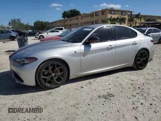 ✅ 2020 Alfa Romeo Giulia • VIN: ZARFAMAN8L7635798 • Lot: 90653805. Wystawiony na Copart z przebiegiem 89 499 mil. Bezpłatny archiwum sprzedaży aukcyjnych z USA i szczegółowy raport historii pojazdu na DreamBid. Zdjęcie 1.