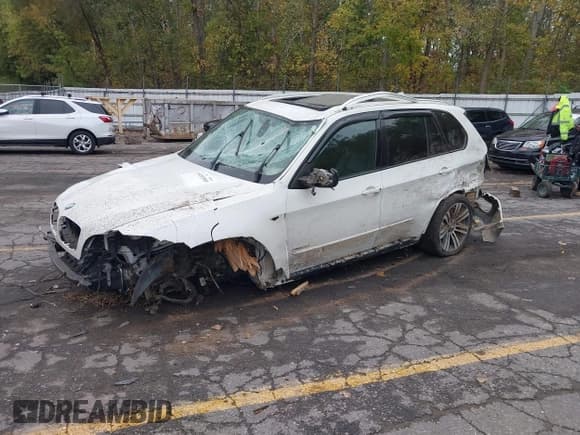 ✅ 2013 BMW X5 xDrive35i • VIN: 5UXZV4C56D0E03267 • Lot: 43450305. Wystawiony na IAAI z przebiegiem Nie podano. Bezpłatny archiwum sprzedaży aukcyjnych z USA i szczegółowy raport historii pojazdu na DreamBid. Zdjęcie 2.