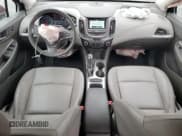 ✅ 2018 Chevrolet Cruze Premier • VIN: 1G1BF5SM4J7201759 • Лот: 85550425. Опубликован ранее на Copart с пробегом 57 439 миль. Бесплатный доступ к архиву аукционных продаж из США и подробный отчёт об истории автомобиля на DreamBid. Изображение 8.