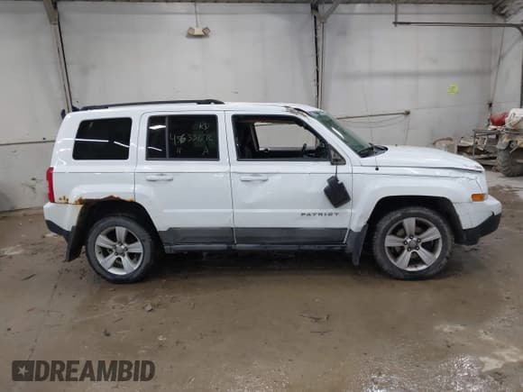 ✅ 2011 Jeep Patriot Latitude • VIN: 1J4NF1GB7BD115217 • Lot: 43633672. Wystawiony na IAAI z przebiegiem 235 245 mil. Bezpłatny archiwum sprzedaży aukcyjnych z USA i szczegółowy raport historii pojazdu na DreamBid. Zdjęcie 13.