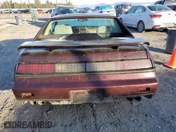 ✅ 1986 Pontiac Fiero • VIN: 1G2PF3793GP210763 • Lot: 41891075. Wystawiony na Copart z przebiegiem 144 219 mil. Bezpłatny archiwum sprzedaży aukcyjnych z USA i szczegółowy raport historii pojazdu na DreamBid. Zdjęcie 6.