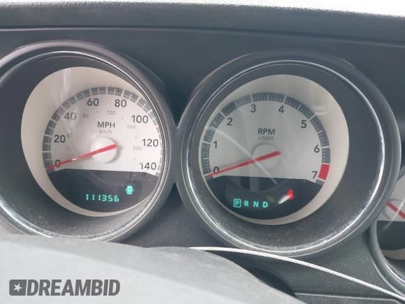 ✅ 2010 Dodge Challenger SE • VIN: 2B3CJ4DV4AH318483 • Lot: 41356521. Wystawiony na IAAI z przebiegiem 111 356 mil. Bezpłatny archiwum sprzedaży aukcyjnych z USA i szczegółowy raport historii pojazdu na DreamBid. Zdjęcie 7.