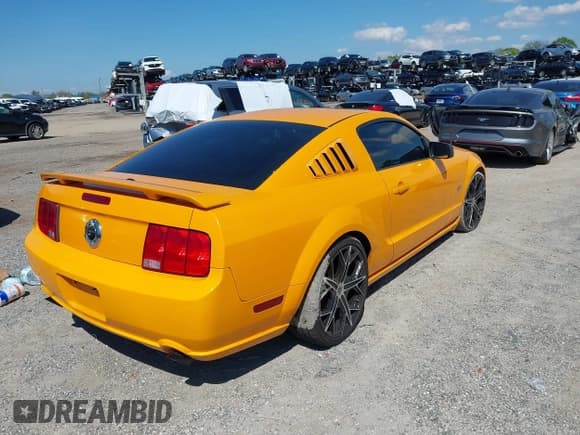 ✅ 2008 Ford Mustang GT Deluxe • VIN: 1ZVHT82H885149991 • Lot: 41659094. Listed on IAAI with 140,534 mi. Free auction sales archive from the USA and detailed vehicle history report at DreamBid. Image 4.