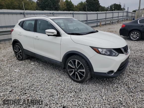 ✅ 2017 Nissan Rogue SV • VIN: JN1BJ1CRXHW107347 • Lot: 82766125. Wystawiony na Copart z przebiegiem 87 088 mil. Bezpłatny archiwum sprzedaży aukcyjnych z USA i szczegółowy raport historii pojazdu na DreamBid. Zdjęcie 4.
