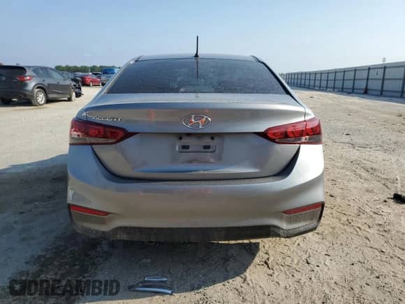 2021 Hyundai Accent SE z VIN 3KPC24A63ME140543, wystawiony jako Copart lot #57723063 z przebiegiem Nie podano mil oraz . Historia ofert i sprzedaży dostępna na DreamBid. Obrazek 6.