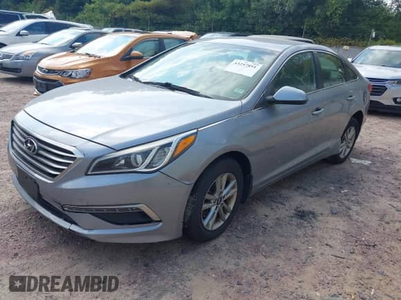 2015 Hyundai Sonata SE с VIN 5NPE24AF3FH157866, выставлен на аукционе IAAI как лот 43257891 с пробегом Не указан миль и . История ставок и продаж доступна на DreamBid. Изображение 17.