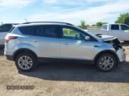 ✅ 2018 Ford Escape SE • VIN: 1FMCU9GD0JUA82249 • Lot: 43160876. Wystawiony na IAAI z przebiegiem 114 970 mil. Bezpłatny archiwum sprzedaży aukcyjnych z USA i szczegółowy raport historii pojazdu na DreamBid. Zdjęcie 13.
