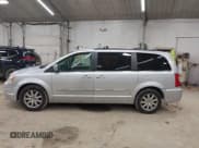✅ 2011 Chrysler Town & Country Touring • VIN: 2A4RR8DG0BR784363 • Lot: 43677916. Wystawiony na IAAI z przebiegiem 227 780 mil. Bezpłatny archiwum sprzedaży aukcyjnych z USA i szczegółowy raport historii pojazdu na DreamBid. Zdjęcie 15.