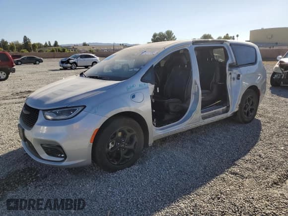 ✅ 2023 Chrysler Pacifica Hybrid Limited • VIN: 2C4RC1S74PR565415 • Lot: 71013185. Listed on Copart with 20,572 mi. Free auction sales archive from the USA and detailed vehicle history report at DreamBid. Image 1.