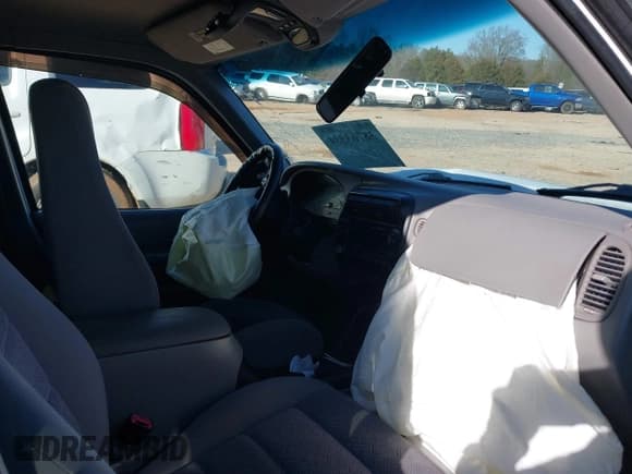 ✅ 2000 Ford Explorer XLT • VIN: 1FMZU73E8YZB69973 • Lot: 38763334. Listed on IAAI with 188,163 mi. Free auction sales archive from the USA and detailed vehicle history report at DreamBid. Image 5.