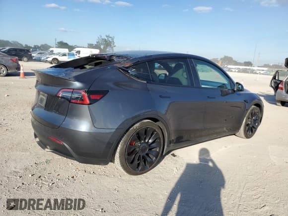 ✅ 2022 Tesla Model Y Performance • VIN: 7SAYGDEFXNF517160 • Lot: 92797085. Listed on Copart with 26,777 mi. Free auction sales archive from the USA and detailed vehicle history report at DreamBid. Image 3.
