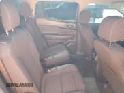 ✅ 2018 GMC Acadia SLE • VIN: 1GKKNSLA7JZ170030 • Lot: 80554405. Wystawiony na Copart z przebiegiem 106 140 mil. Bezpłatny archiwum sprzedaży aukcyjnych z USA i szczegółowy raport historii pojazdu na DreamBid. Zdjęcie 10.