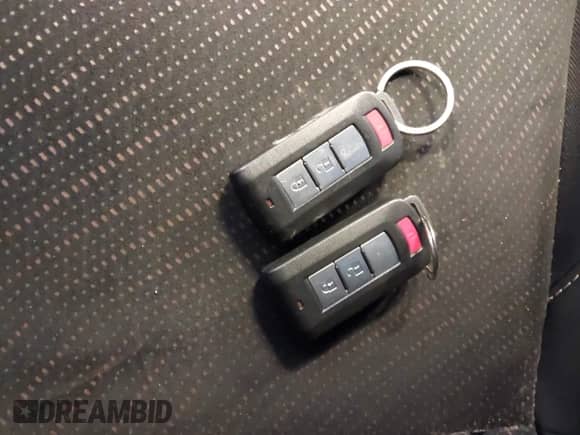 2013 Mitsubishi Outlander LE z VIN 4A4AR5AU1DE024530, wystawiony jako IAAI lot #43578980 z przebiegiem 230 778 mil mil oraz . Historia ofert i sprzedaży dostępna na DreamBid. Obrazek 11.