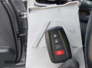 ✅ 2020 Toyota Highlander LE • VIN: 5TDBZRBH8LS511947 • Lot: 43113104. Listed on IAAI with 64,294 mi. Free auction sales archive from the USA and detailed vehicle history report at DreamBid. Image 11.