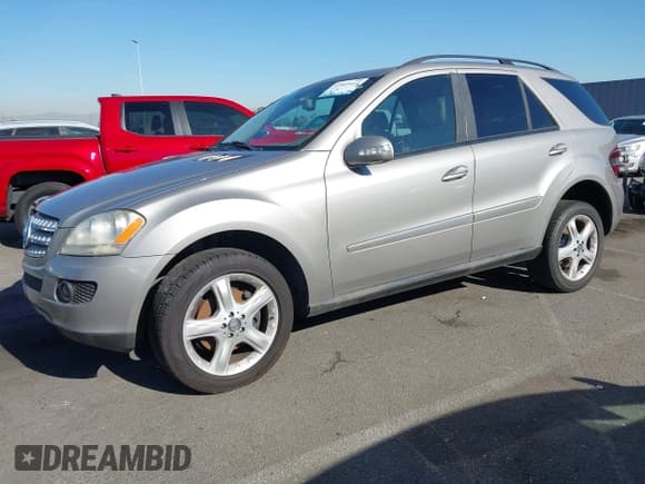 ✅ 2008 Mercedes-Benz M 350 • VIN: 4JGBB86E08A385503 • Lot: 43915414. Listed on IAAI with 146,999 mi. Free auction sales archive from the USA and detailed vehicle history report at DreamBid. Image 2.