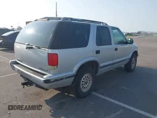 ✅ 1995 Chevrolet Blazer • VIN: 1GNDT13W0SK120619 • Lot: 42348173. Wystawiony na IAAI z przebiegiem 199 783 mil. Bezpłatny archiwum sprzedaży aukcyjnych z USA i szczegółowy raport historii pojazdu na DreamBid. Zdjęcie 4.