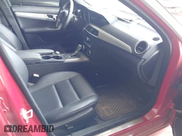 ✅ 2013 Mercedes-Benz C 300 Sport • VIN: WDDGF8AB9DR284120 • Lot: 43419761. Listed on IAAI with 111,333 mi. Free auction sales archive from the USA and detailed vehicle history report at DreamBid. Image 5.