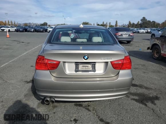 ✅ 2009 BMW 3 Series 328i • VIN: WBAPH53559A435872 • Lot: 91357385. Wystawiony na Copart z przebiegiem 126 482 mil. Bezpłatny archiwum sprzedaży aukcyjnych z USA i szczegółowy raport historii pojazdu na DreamBid. Zdjęcie 6.