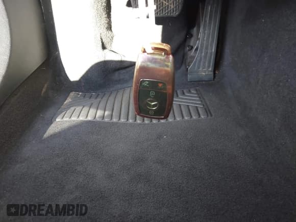 ✅ 2019 Mercedes-Benz C 300 • VIN: 55SWF8DB5KU311316 • Lot: 41650068. Listed on IAAI with 68,399 mi. Free auction sales archive from the USA and detailed vehicle history report at DreamBid. Image 11.