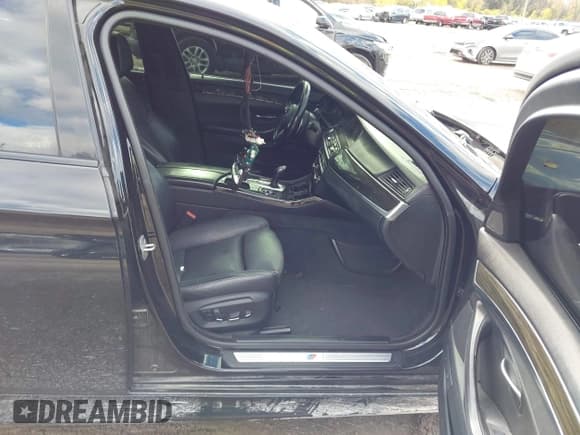 ✅ 2016 BMW 5 Series 550i xDrive • VIN: WBAKP9C5XGD980126 • Lot: 43567631. Wystawiony na IAAI z przebiegiem Nie podano. Bezpłatny archiwum sprzedaży aukcyjnych z USA i szczegółowy raport historii pojazdu na DreamBid. Zdjęcie 5.