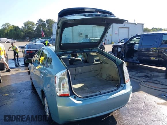 ✅ 2014 Toyota Prius • VIN: JTDKN3DP9E3051389 • Lot: 43198309. Listed on IAAI with 282,606 mi. Free auction sales archive from the USA and detailed vehicle history report at DreamBid. Image 3.