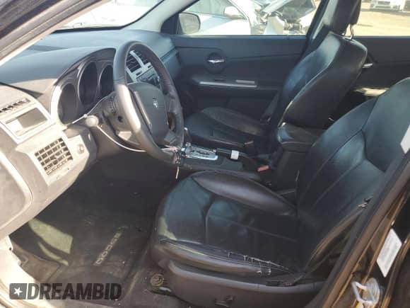 2010 Dodge Avenger R/T z VIN 1B3CC5FV1AN118908, wystawiony jako Copart lot #70855714 z przebiegiem 158 363 mil mil oraz Czysty tytuł • Clean title. Historia ofert i sprzedaży dostępna na DreamBid. Obrazek 7.