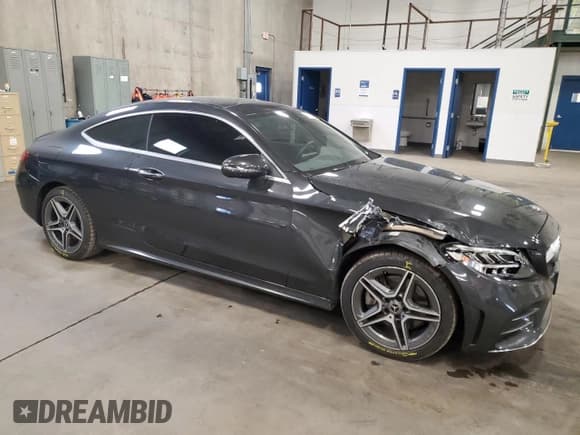 ✅ 2021 Mercedes-Benz C 300 • VIN: W1KWJ8EB5MG070371 • Lot: 55739105. Wystawiony na Copart z przebiegiem 46 947 mil. Bezpłatny archiwum sprzedaży aukcyjnych z USA i szczegółowy raport historii pojazdu na DreamBid. Zdjęcie 4.