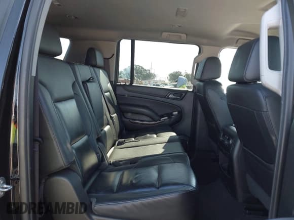 ✅ 2020 Chevrolet Suburban LT • VIN: 1GNSCHKC8LR117497 • Lot: 43092124. Wystawiony na IAAI z przebiegiem 59 482 mil. Bezpłatny archiwum sprzedaży aukcyjnych z USA i szczegółowy raport historii pojazdu na DreamBid. Zdjęcie 8.