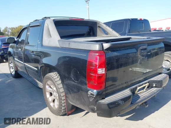 ✅ 2007 Chevrolet Avalanche LS • VIN: 3GNEC12J87G232092 • Lot: 43536676. Listed on IAAI with Not provided. Free auction sales archive from the USA and detailed vehicle history report at DreamBid. Image 3.