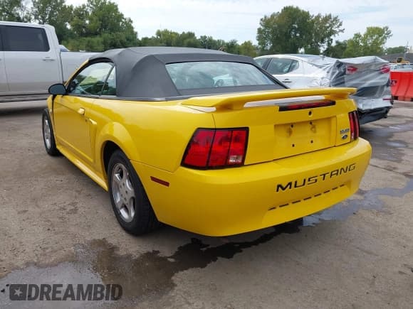 ✅ 2004 Ford Mustang Deluxe • VIN: 1FAFP44604F139064 • Lot: 43342376. Listed on IAAI with 71,707 mi. Free auction sales archive from the USA and detailed vehicle history report at DreamBid. Image 3.