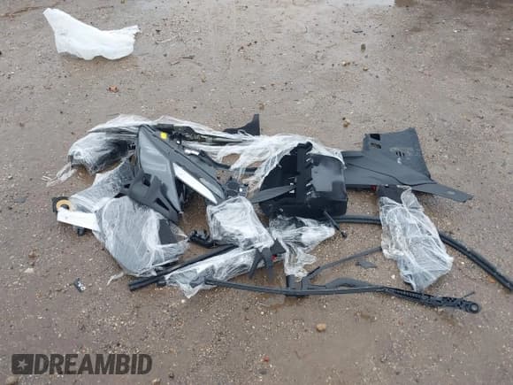 ✅ 2024 Ferrari 296 • VIN: ZFF01SMA0R0306142 • Lot: 41459167. Wystawiony na IAAI z przebiegiem Nie podano. Bezpłatny archiwum sprzedaży aukcyjnych z USA i szczegółowy raport historii pojazdu na DreamBid. Zdjęcie 19.