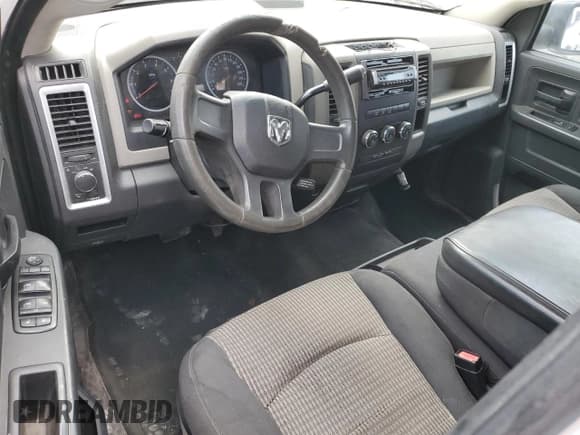 ✅ 2010 Dodge 1500 ST • VIN: 1D7RB1CP2AS193425 • Lot: 89287165. Wystawiony na Copart z przebiegiem 131 737 mil. Bezpłatny archiwum sprzedaży aukcyjnych z USA i szczegółowy raport historii pojazdu na DreamBid. Zdjęcie 8.