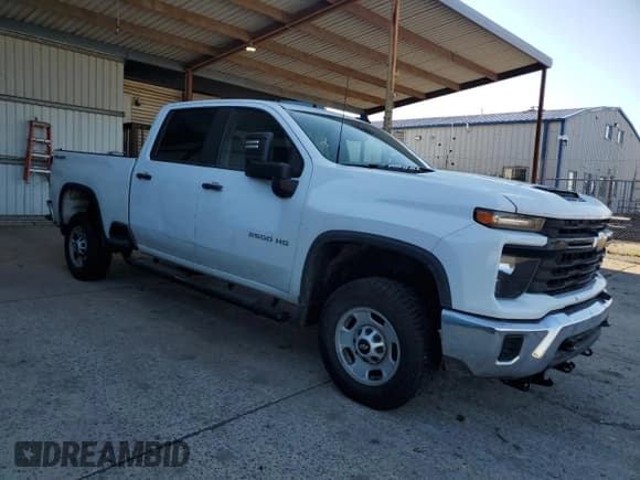 ✅ 2024 Chevrolet Silverado 2500HD Work Truck • VIN: 2GC4YLE73R1116053 • Лот: 69352555. Опубликован ранее на Copart с пробегом 57 082 миль. Бесплатный доступ к архиву аукционных продаж из США и подробный отчёт об истории автомобиля на DreamBid. Изображение 4.